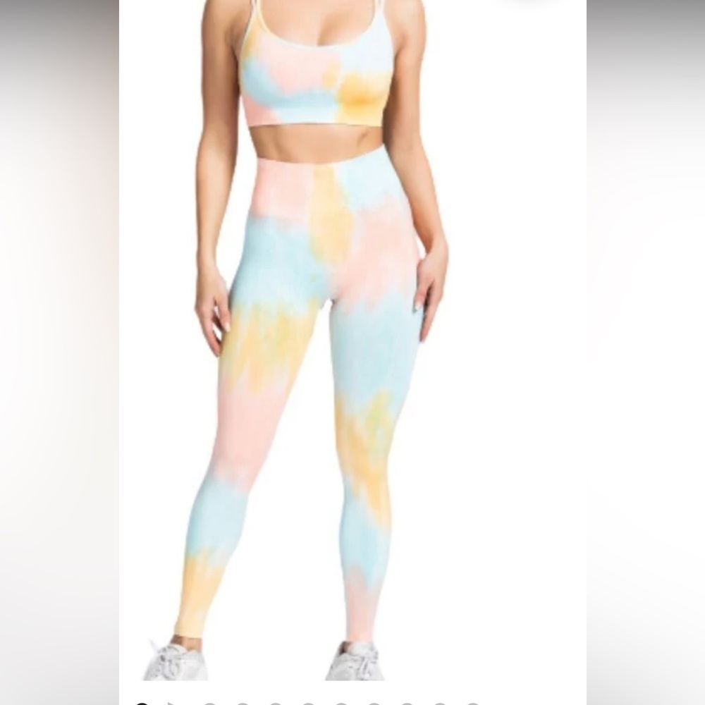 Minibeast leggings & sports bra.
Size:Xsmall